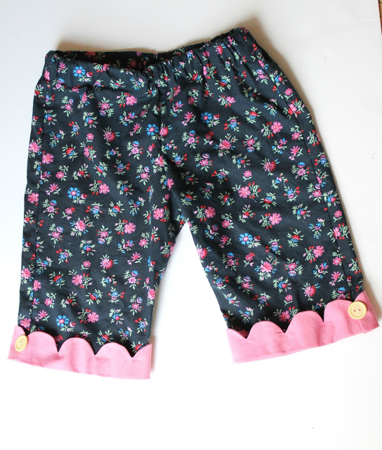 The Kipper Capris: Pattern and Tutorial - welcometothemousehouse.com