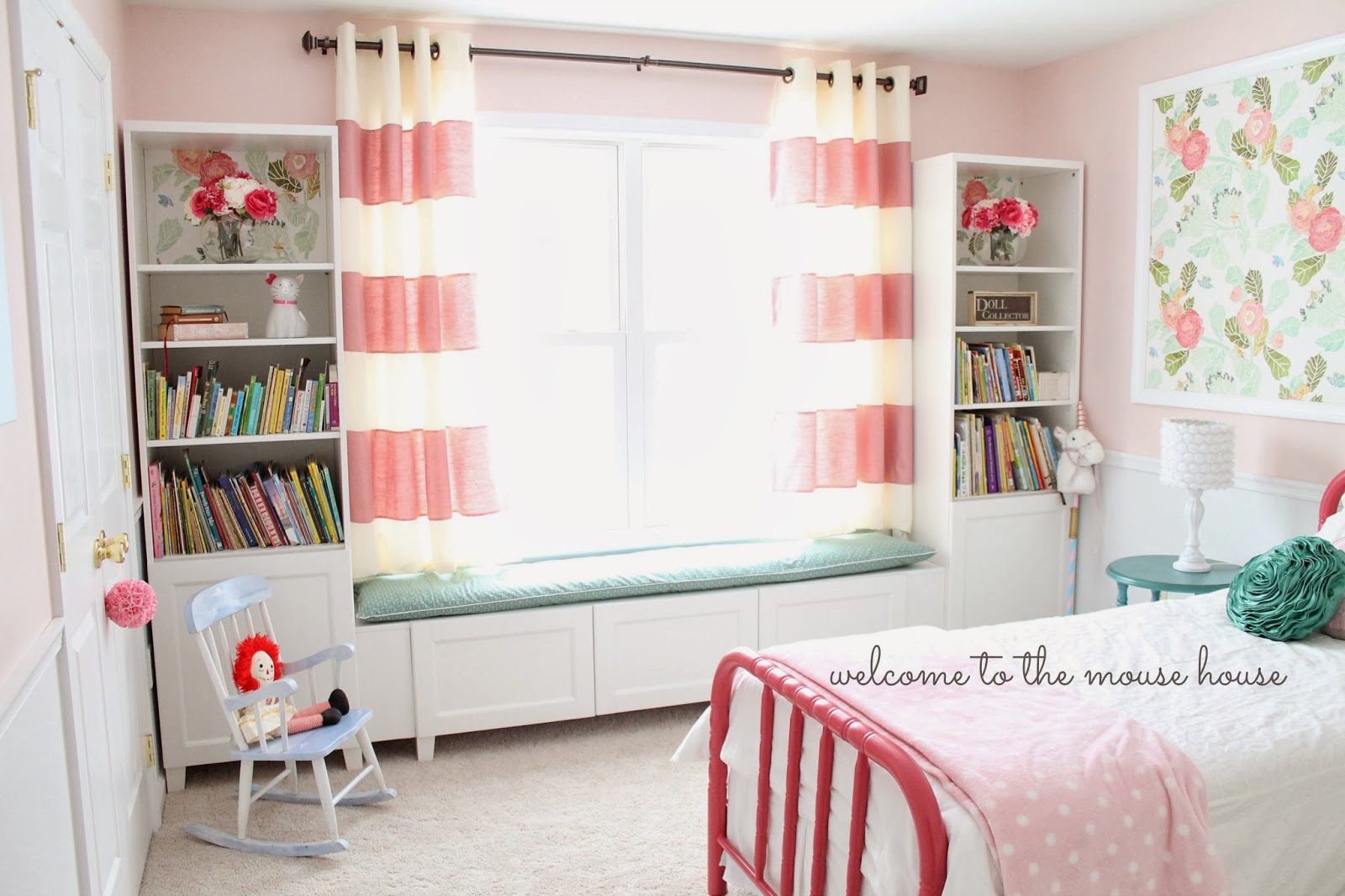 Girls Room With Window Seat